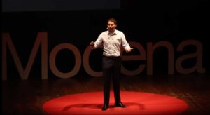 Giuseppe Alonci sul palco del Tedx di Modena dello scorso Maggio 2018
